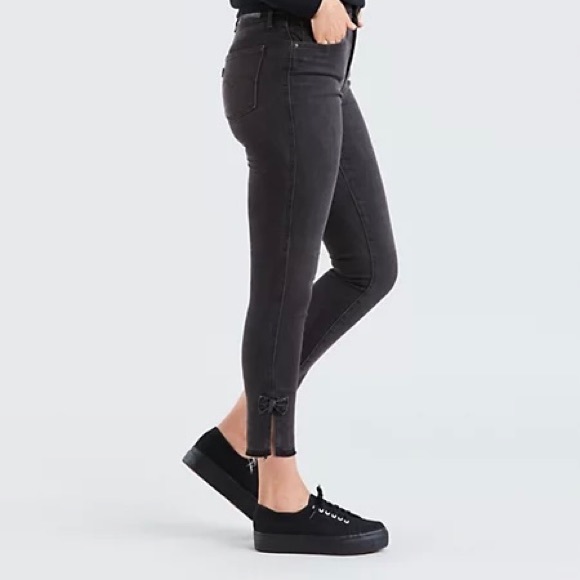 Levi’s Black Jeans - Picture 5 of 5
